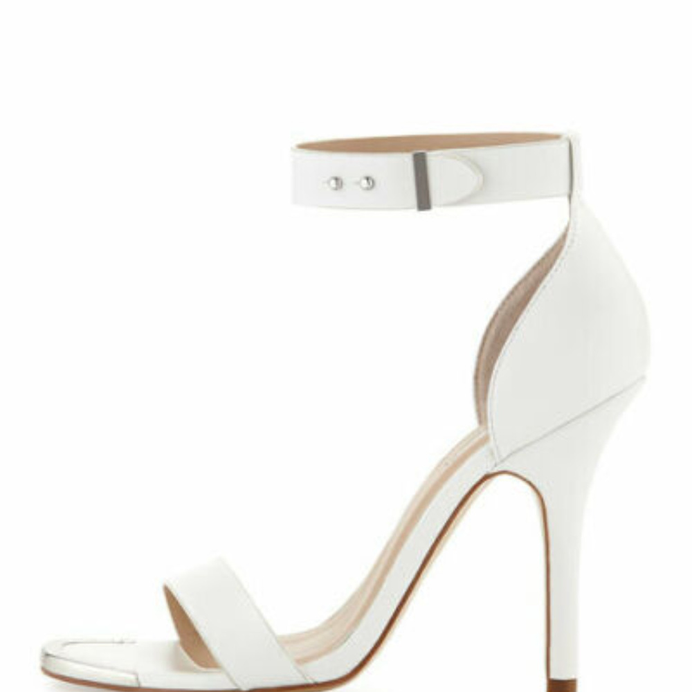 NEW NEIMAN MARCUS YANI WHITE VACHETTA 100 SANDALS